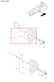 Koło ridera R214TC Husqvarna w orientacji poziomej, z boku. Element ma okrągłą formę, metaliczny kolor, teksturowaną powierzchnię oraz zauważalne mocowania. Widoczne dwa otwory na osi. Produkt przedstawiony na prostym tle.
