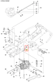 Metalowa, czarna nakrętka ridera R216AWD Husqvarna, cylindryczna, z oznaczeniem i numerem katalogowym. Element montażowy do systemu hydraulicznego, na białym tle, widok z boku.