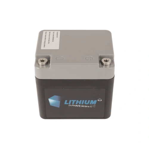 Akumulator Husqvarna RC318T, czarny prostokątny z szarym elementem na górze, terminale oznaczone + i -, z logo LITHIUM POWERBLOC na froncie. Zdjęcie frontalne.