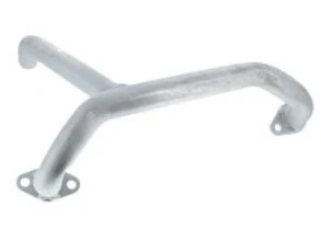 Kolektor rynny R418Ts Husqvarna, metalowy, w kolorze srebrnym, ma kształt litery X. Produkt leży na neutralnym tle, z widocznymi mocowaniami na końcach. Z boku widać wykończenia gwintów, które umożliwiają montaż.