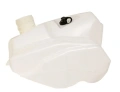 Zbiornik paliwa w kolorze białym, wykonany z tworzywa sztucznego, o opływowym kształcie. Widoczny wlew z zakrętką oraz miejsce montażu. Ujęcie z boku ukazuje detal konstrukcyjny. Produkt jest nowy, gotowy do użycia.
