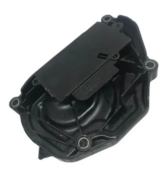 Pokrywa ridera R422Ts Husqvarna, czarna, z tworzywa sztucznego, zamontowana w pozycji leżącej. Widoczny górny panel z otworem. Kąt ujęcia z góry, uwidaczniający szczegóły konstrukcyjne i mocowania. Proste tło, co ułatwia identyfikację.