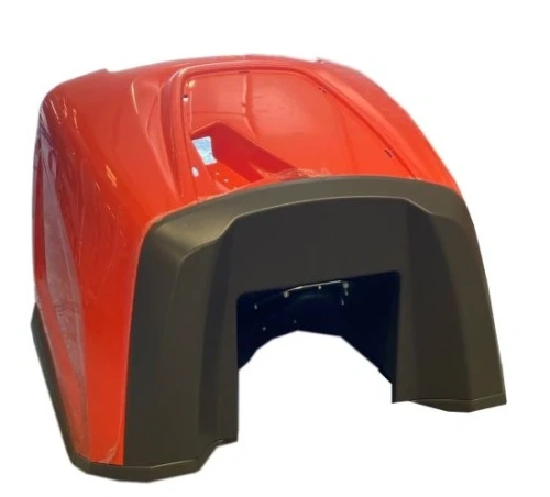 Worek ridera RC318T Husqvarna, jaskrawoczerwony z czarnym dołem, gładki, bez wzorów, z otworem od góry. Produkt frontalnie, stojący. Idealny do ogrodnictwa i działki.