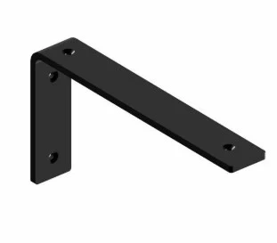 Wspornik ridera RC318T Husqvarna w kolorze czarnym, wykonany z metalu, w kształcie L. Ujęcie boczne, produkt zamocowany. Widoczne trzy otwory na śruby do montażu. Prosta, matowa powierzchnia bez dodatkowych dekoracji.