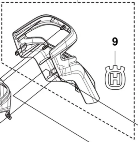 Osłona złożenia ridera R418Ts Husqvarna w kolorze jasnoszarym. Widoczny kształt z uchwytami, z boku i z góry. Na osłonie logo Husqvarna. Produkt przedstawiony na siatce, co podkreśla szczegóły konstrukcyjne i sposób montażu.