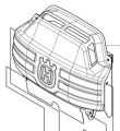 Osłona cieplna R418Ts Husqvarna w kolorze czarnym, z logo producenta. Produkt widoczny z boku, zamontowany, z wyraźnymi detalami, takimi jak szczeliny wentylacyjne i mocowanie. Prosta grafika na białym tle, podkreślająca kształt i funkcjonalność.