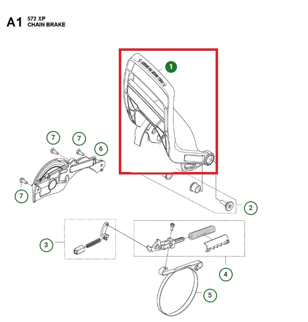 Dźwignia hamulca pilarki Husqvarna 565, 572XP/XPG w kolorze czarnym, z wyraźnymi oznaczeniami i ergonomicznym kształtem, widoczna w zbliżeniu. Produkt w pozycji stojącej, z dobrze wyeksponowanym logo. Tło jasne, jednolite.