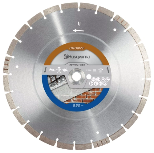 Tarcza diamentowa Husqvarna Tacti-Cut S50 Plus o średnicy 300 mm, widoczna frontalnie. Metaliczna powierzchnia z segmentami diamentowymi oraz kolorowymi detalami na środku. Na etykiecie logo Husqvarna oraz informacje użytkowe. Tło białe, minimalne.