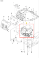 Silnik ridera R316TX Husqvarna, umieszczony w centralnej części konstrukcji, z okrągłym zbiornikiem paliwa, w kolorze czarnym i szarym. Widoczne detale mechaniczne oraz elementy montażowe, takie jak śruby i mocowania, na białym tle.