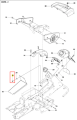 Śruba ridera R418Ts Husqvarna, metalowa, w kolorze srebrnym, z gwintem i płaskim łbem. Widok z boku, uchwycona w kontekście montażu w systemie. Detal z widocznymi numerami katalogowymi. Służy do mocowania elementów konstrukcyjnych urządzenia.