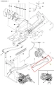Przewód hydrauliczny R422Ts do ridera Husqvarna, elastyczny, z metalowymi zakończeniami. Ujęcie zbliżeniowe, ukazuje jego kształt oraz detale takich jak złącza. Produkt w standardowej formie, bez dodatkowych elementów w tle.
