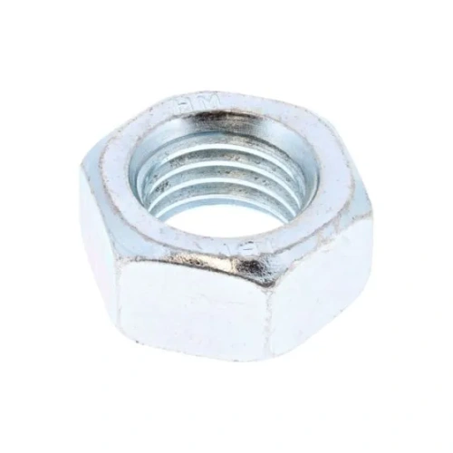 Nakrętka dmuchawy 150BF Husqvarna w srebrnym, metalicznym wykończeniu. Przedmiot o sześciokątnym kształcie z gwintem wewnętrznym, widok z boku, stojący. Widoczne oznaczenia i logo na zewnątrz. Tło jednolite, białe.