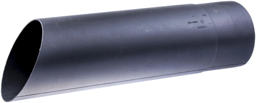 Czarna rura dmuchawy Husqvarna 125BVX z połyskującą powierzchnią, o cylindrycznym kształcie. Zdjęcie ukazuje produkt z boku na jednolitym tle, podkreślając jego gładką fakturę oraz widoczne oznaczenia i logo.