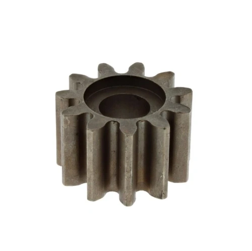 Zębnik lewy kosiarki Husqvarna LC 353VE, szary metalowy z ośmioma wypustkami i otworem na środku. Leży na białym tle, widoczne żłobienia przydatne przy montażu lub wymianie.