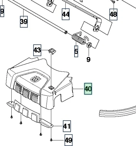 Osłona przednia kosiarki LC 53E Husqvarna w kolorze ciemnoszarym, z logo Husqvarna, przedstawiona z boku. Produkt ma prostokątny kształt z wyraźnymi mocowaniami, z widocznymi detalami takimi jak listwy boczne oraz miejsce na montaż.