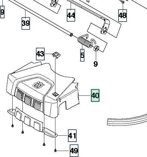 Osłona przednia kosiarki LC 53E Husqvarna w kolorze ciemnoszarym, z logo Husqvarna, przedstawiona z boku. Produkt ma prostokątny kształt z wyraźnymi mocowaniami, z widocznymi detalami takimi jak listwy boczne oraz miejsce na montaż.