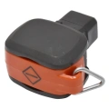 Kluczyk kosiarki LC 53E Husqvarna w kolorze czarnym i pomarańczowym. Produkt widoczny z góry, z zamkiem i metalowym zaczepem. Na obudowie logo producenta. Ergonomiczny kształt dla łatwego chwytu. Tło białe, bez dodatkowych elementów.