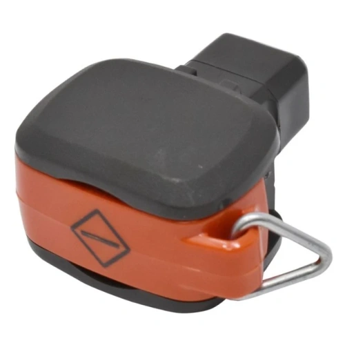 Kluczyk kosiarki LC 53E Husqvarna w kolorze czarnym i pomarańczowym. Produkt widoczny z góry, z zamkiem i metalowym zaczepem. Na obudowie logo producenta. Ergonomiczny kształt dla łatwego chwytu. Tło białe, bez dodatkowych elementów.