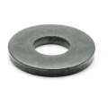 Podkładka do kosiarki LB 448iV Husqvarna o wymiarach 6.6x22x2 cm, wykonana z metalu, o cylindrycznym kształcie i ciemnoszarym kolorze. Widoczny centralny otwór. Ułożona na płaskiej powierzchni, bez dodatkowych elementów w tle.