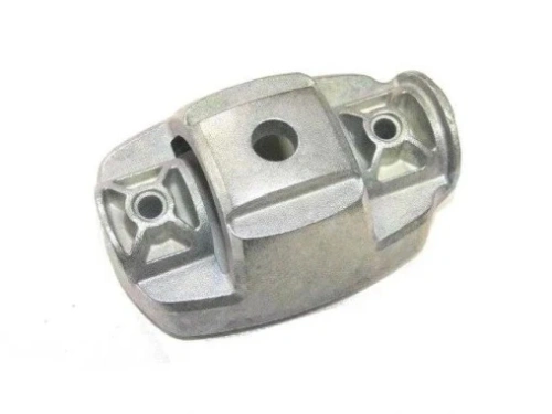 Tarcza regulacyjna do kosiarki LC 353VI Husqvarna w kolorze metalicznym. Element ma prostokątny kształt z dwoma widocznymi otworami montażowymi po bokach. Ujęcie frontalne, na jednolitym tle, ukazujące detale mocowania.