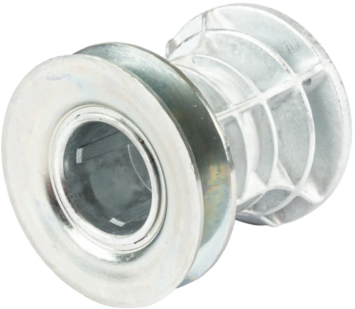 Zespół podpory ostrza kosiarki WB 53S Husqvarna w kolorze metalicznym, z widoczną centralną otworowaną częścią. Uchwyty mają zaokrąglony kształt. Produkt leży na jasnym tle, zbliżenie ukazuje szczegóły konstrukcji i teksturę materiału.