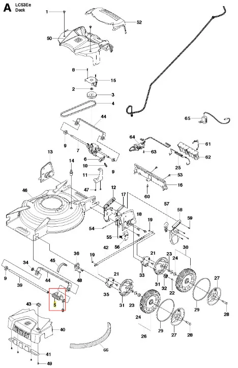 Sprężyna kosiarki LC 53E Husqvarna, metalowa, o cylindrycznym kształcie, w kolorze czarnym. Ujęcie z boku, ukazujące detal mocowania. Widoczne miejsce na zamocowanie, zapewniające wsparcie dla mechanizmu kosiarki. Tło białe, minimalistyczne.