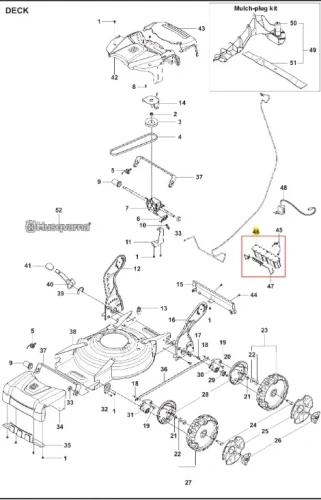 Akumulator do kosiarki LC 353VE Husqvarna, widoczny z boku, w kolorze czarnym, z elementami metalowymi. Zawiera wyraźne numery katalogowe i oznaczenia. Produkt leży na białym tle, z podkreśloną strukturą i detalami mocowania.