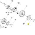 Nakrętka kosiarki LC 353VE Husqvarna; metalowa, okrągła z ząbkowanym brzegiem; widoczny numer części; pokazana w układzie na schemacie technicznym. Element zamontowany na osiach z innymi komponentami. Tło białe, z detalami schematu.