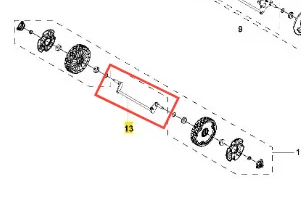 Oś front kosiarki LC 142iS Husqvarna, metalowa, prostokątna, z wycięciami i mocowaniami po bokach. Ujęcie z boku, pokazujące szczegóły konstrukcyjne. Element przeznaczony do montażu w systemie kosiarki, w otoczeniu pozostałych części.