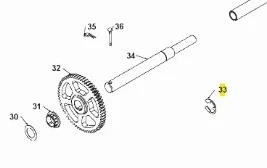 Zacisk do odśnieżarki ST 330 Husqvarna, metalowy, z okrągłą tarczą zębatą i wałem. Widok z góry, pokazujący detale mocowania. Elementy są w jasnym tle, co uwydatnia ich kształt i wymiar. W zestawie widoczna podpórka i kilka akcesoriów.