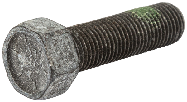 Śruba odśnieżarki ST 327P Husqvarna o długości około 50 mm. Z widocznymi gwintami oraz sześciokątną głowicą. Głowica pokryta rdzą, co sugeruje użytkowanie. Produkt leży na płaskiej powierzchni, z widoczną teksturą metalu i zatarciem.