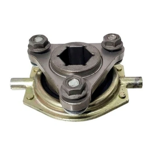 Zespół piasty odśnieżarki ST 230 Husqvarna w kolorze metalicznym z zachowaniem detali. Widok frontalny, produkt leży na prostej powierzchni. Widoczne mocowania, śruby i otwór kwadratowy do montażu. Brak napisów i logo, neutralne tło.