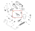 Uchwyt odśnieżarki ST 430 Husqvarna, mały, czarny element o ergonomicznym kształcie, widoczny z przodu, z miejscem na mocowanie. Wykonany z tworzywa sztucznego, występuje w zestawie z innymi komponentami. Dobrze widoczny na jasnym tle.