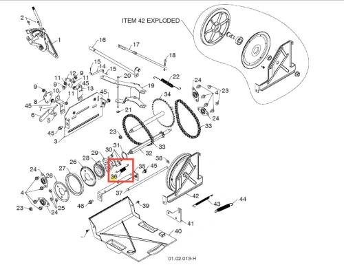 Metalowa, spiralna sprężyna do odśnieżarki ST 276EP Husqvarna, leżąca na płaskiej powierzchni. Element rozciągający ułatwiający pracę mechanizmu, bez dodatkowych części.