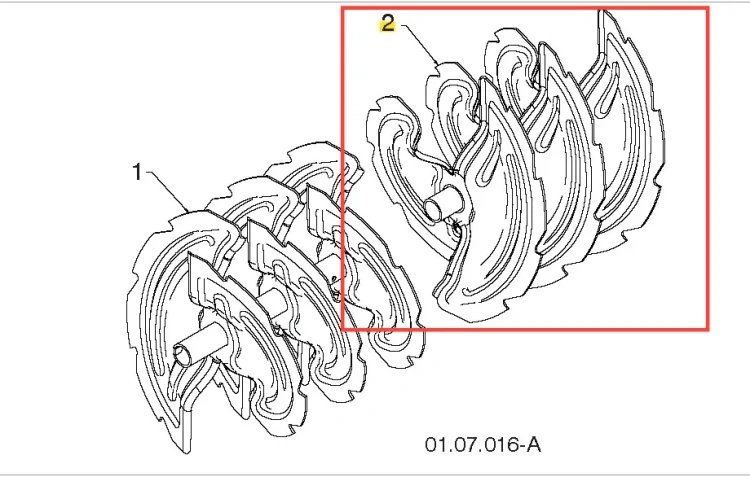 Świder odśnieżarki Husqvarna ST 276EP, metalowy wirnik spiralny z centralnym mocowaniem, gładka powierzchnia. Element do usuwania śniegu na białym tle podkreślającym detale.