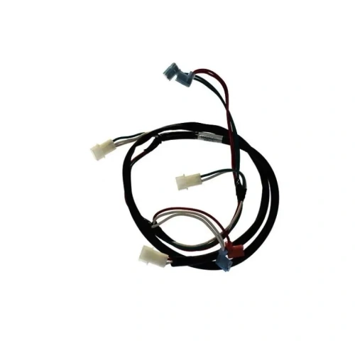 Kabel elektryczny do odśnieżarki ST 224 Husqvarna, z różnokolorowymi przewodami. Wysokiej jakości materiał, giętkie oploty. Widać trzy złącza, w tym plastikowy niebieski i dwa białe. Ułożony w okrąg, na białym tle.