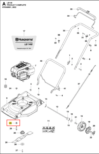 Tuleja odległościowa kosiarki LB 146 Husqvarna, metalowa, cylindryczna, o matowej powierzchni. Widoczna z boku, w rozmiarze umożliwiającym montaż. Brak zdobień, z czytelnym logo Husqvarna. Ułożona na białym tle dla lepszej widoczności.