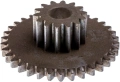 Przekładnia kultywatora TR 530 Husqvarna, metalowa, o cylindrycznym kształcie z ząbkowanymi brzegami, w kolorze szarym z oznakami zużycia. Widok z góry, stojąca. Element kluczowy dla urządzenia ogrodowego.