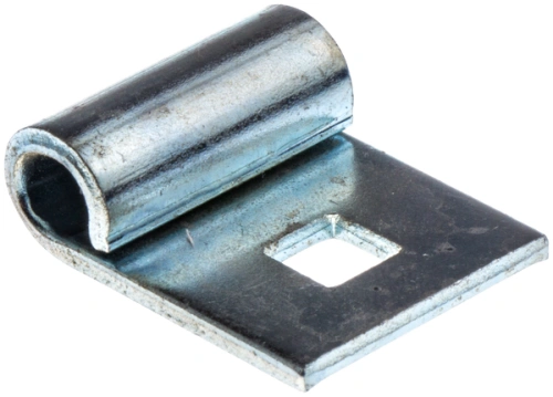 Zawias kultywatora TR 530 Husqvarna w kolorze metalicznym, wykonany ze stali. Produkt widoczny z boku, ma prostokątną płytkę z centralnym otworem, z cylindrycznym kształtem u góry. Gładka powierzchnia, bez dodatkowych detali lub wzorów.