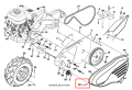 Śruba kultywatora TR 430 Husqvarna, metaliczna, z gwintem. Widoczna z boku, umieszczona w złożonym elemencie maszyny. Na tle części kultywatora, gdzie zamocowane są inne komponenty. Długość śruby nieokreślona, widoczny detal gwintu.
