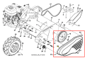 Osłona kultywatora TR 430 Husqvarna w kolorze czarnym, o aerodynamicznej formie, z widocznymi otworami wentylacyjnymi i logo producenta. Ujęcie z boku, pokazujące montaż osłony na konstrukcji. Tło jasne, podkreślające szczegóły produktu.