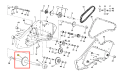 Wał kultywatora TR 530 Husqvarna z metalowym wirnikiem, zbliżenie na element montażowy w kształcie okrągłym, z wyraźnymi zębami, umieszczony na długim pręcie. Widoczne mocowania i detale łączeń, na białym tle dla lepszej widoczności.