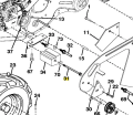 Śruba sześciokątna z kołnierzem do kultywatora TR 430 Husqvarna, szary metalowy element z czytelnym oznaczeniem, leżący na płaskiej powierzchni wśród części narzędziowych.