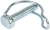 Klip kultywatora TF 435P Husqvarna w kolorze srebrnym, o cylindrycznym kształcie z prostokątną podstawą. Posiada metalową sprężynę zamykającą, zapewniającą stabilność. Widoczny detal to gładka powierzchnia metalu i mocowanie na końcu.