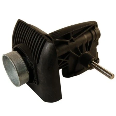 Skrzynia biegów kultywatora T300RS Compact Pro Husqvarna w kolorze czarnym, z metalowym wlotem. Widok z boku, ukazuje detale konstrukcji i wbudowaną przekładnię. Produkt leży na płaskiej powierzchni, czysty i nowy.