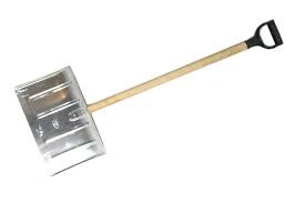 Łopata do śniegu KRUMPHOLZ z ocynkowanej blachy, szeroką prostokątną łopatą i drewnianą ergonomiczną rączką z plastikowym uchwytem, prezentowana z boku na białym tle.