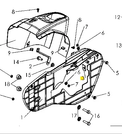 Zatrzask kultywatora TF 435P Husqvarna w kolorze czarnym, z metalowym mocowaniem. Widok z boku na dwie części obudowy, pokazujące detale mocowania oraz numery. Tło proste, białe, co ułatwia widoczność szczegółów.