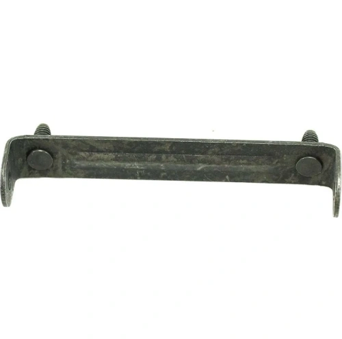 Wspornik p553 kosiarki LB 155S Husqvarna w kolorze czarnym, wykonany z metalu, o prostokątnym kształcie. Ujęcie z góry, widoczne dwa mocowania. Tło białe, co podkreśla detal produktu i jego budowę.
