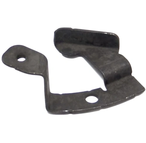 Wspornik kosiarki LC 356 AWD Husqvarna w kolorze czarnym, wykonany z metalu. Został uchwycony z góry, ukazując dwa otwory montażowe. Element ma ergonomiczny kształt, z wyraźnym konturem, dedykowany do mocowania części kosiarki.