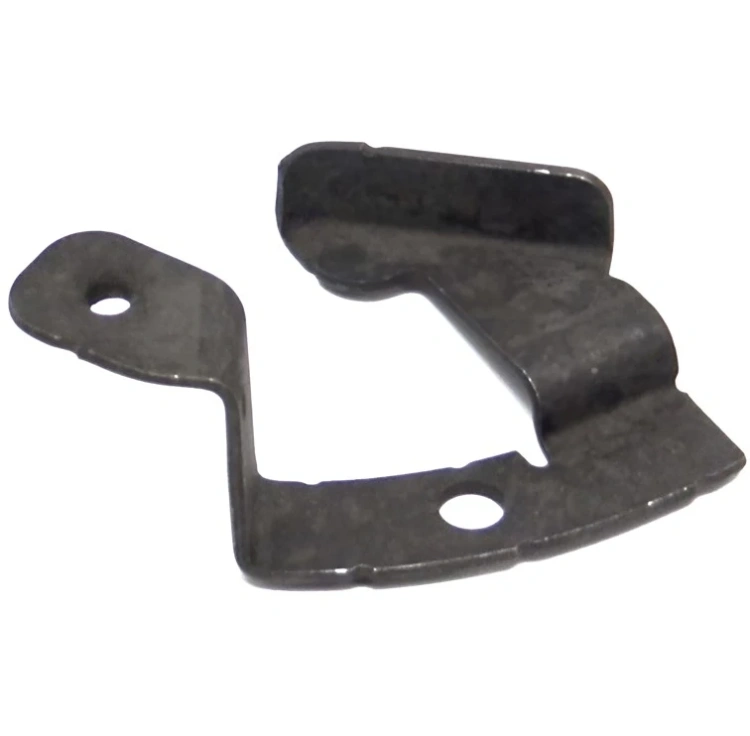 Wspornik kosiarki LC 356 AWD Husqvarna w kolorze czarnym, wykonany z metalu. Został uchwycony z góry, ukazując dwa otwory montażowe. Element ma ergonomiczny kształt, z wyraźnym konturem, dedykowany do mocowania części kosiarki.